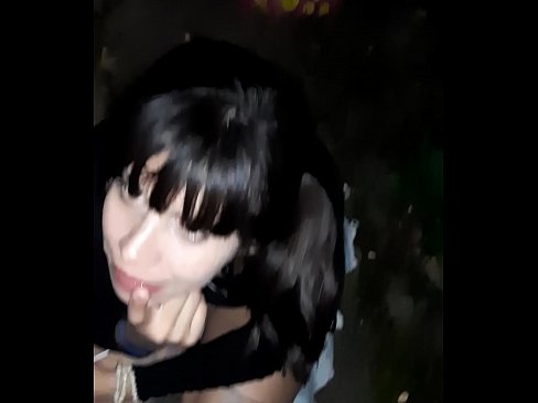 ❤️ 在街上膨胀的阴茎,以换取糖果 ❌ Porno