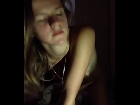 ❤️ 一个女孩自慰并射精 ❌ Porno