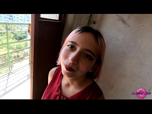❤️ 学生Sensual在内陆地区吸食陌生人--在他脸上射精 ❌ Porno